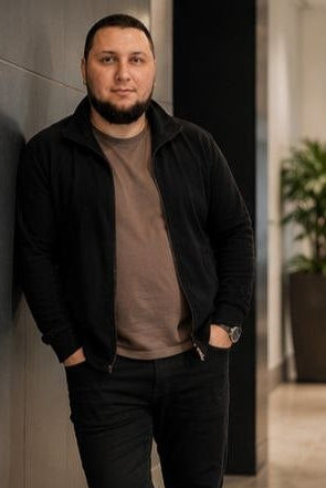 Cassian Brooks — C# syntax task author